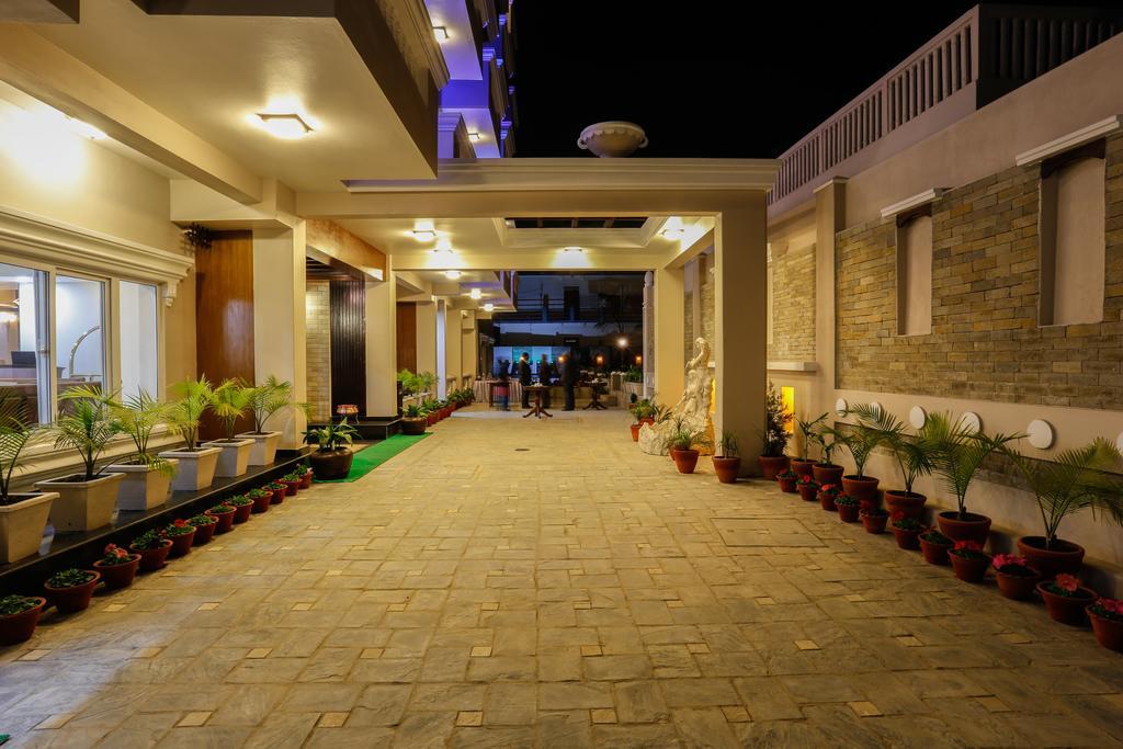 Da Yatra Courtyard Hotel Pokhara Dış mekan fotoğraf