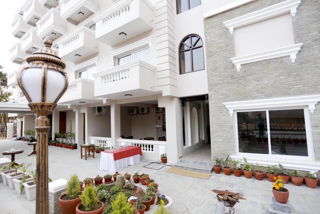 Da Yatra Courtyard Hotel Pokhara Dış mekan fotoğraf