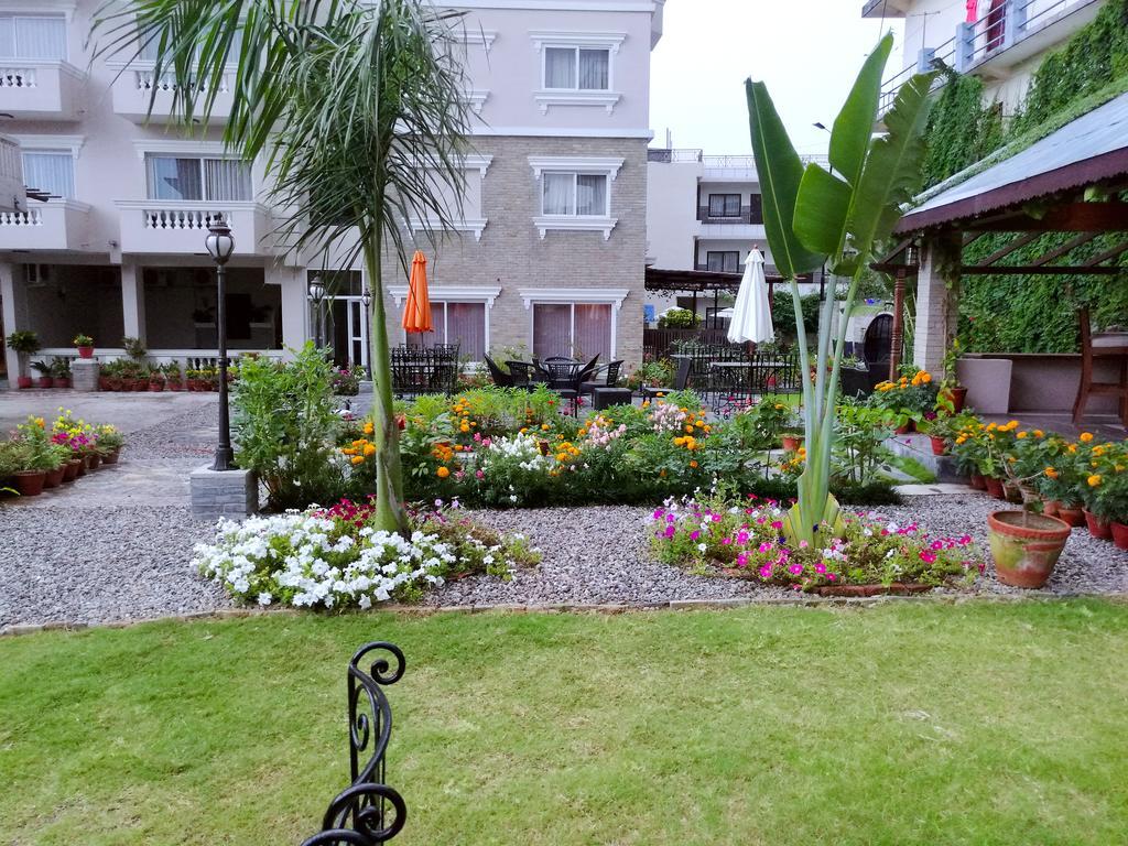 Da Yatra Courtyard Hotel Pokhara Dış mekan fotoğraf