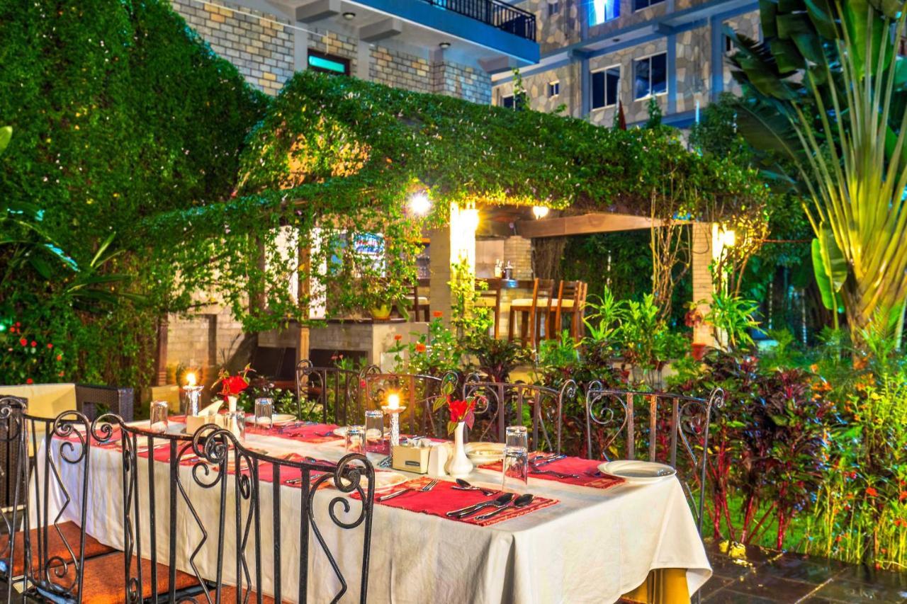 Da Yatra Courtyard Hotel Pokhara Dış mekan fotoğraf