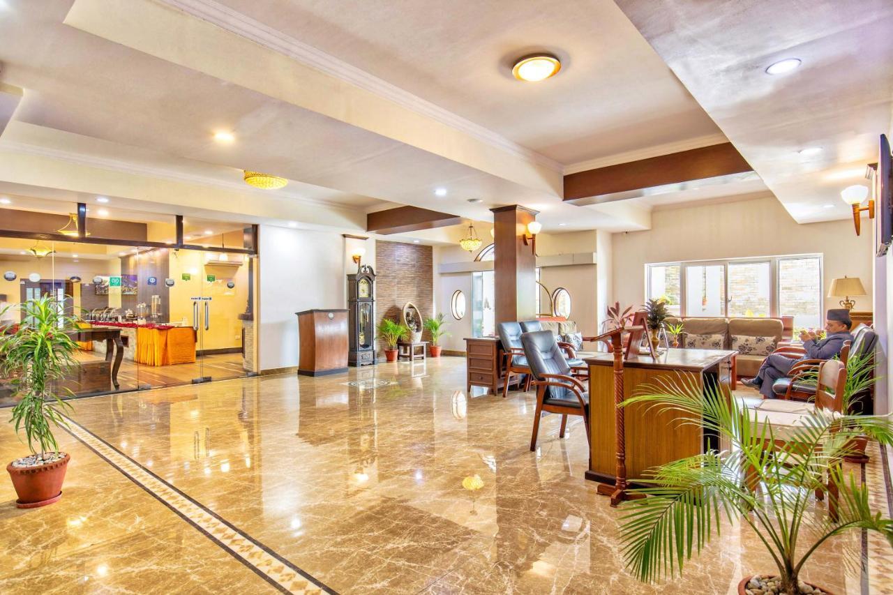 Da Yatra Courtyard Hotel Pokhara Dış mekan fotoğraf