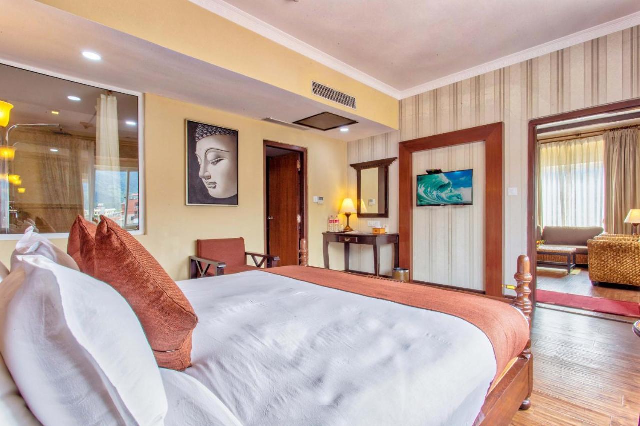 Da Yatra Courtyard Hotel Pokhara Dış mekan fotoğraf